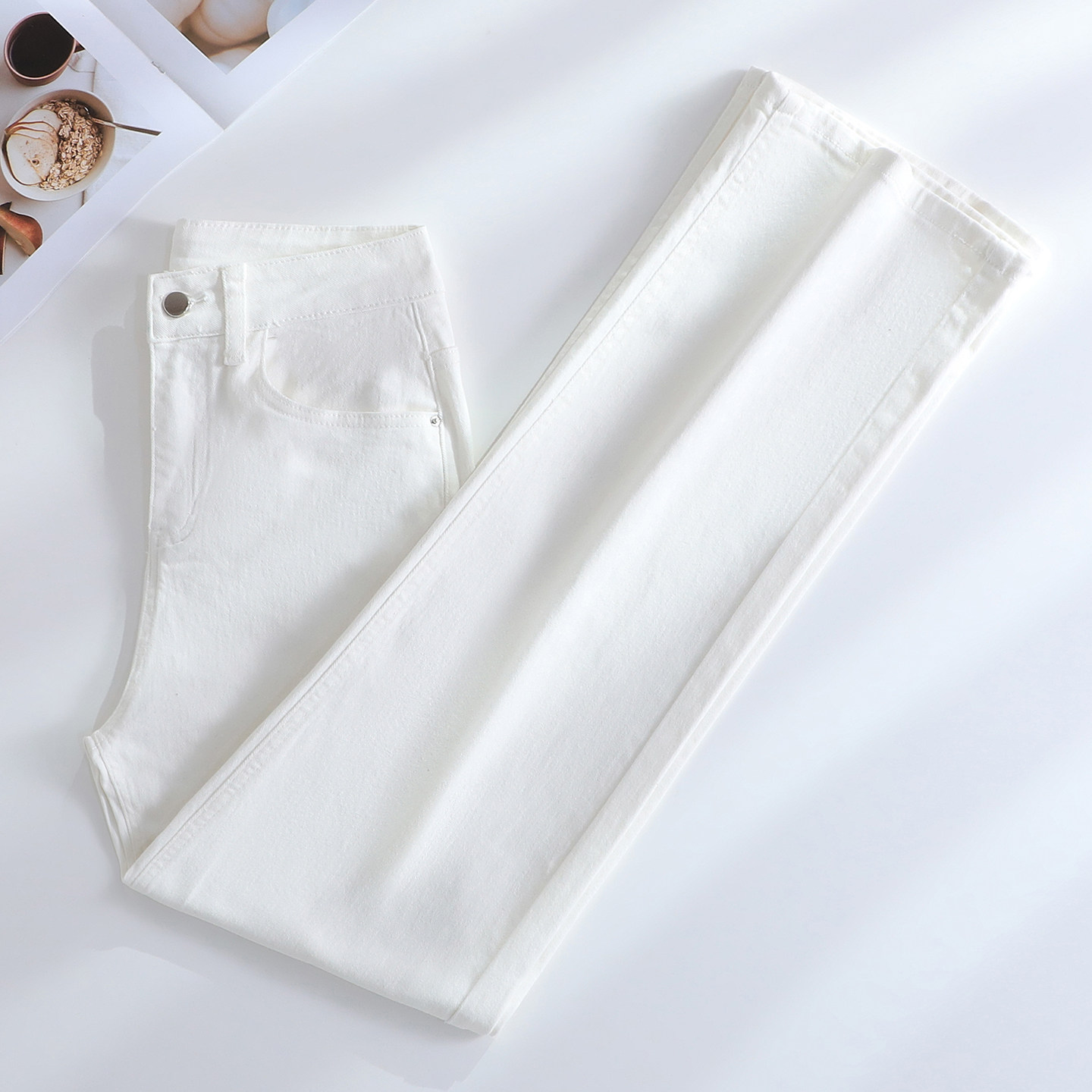 it :CHOCOOLATE白色窄版直筒牛仔裤女2026高腰修身显瘦弹力喇叭裤