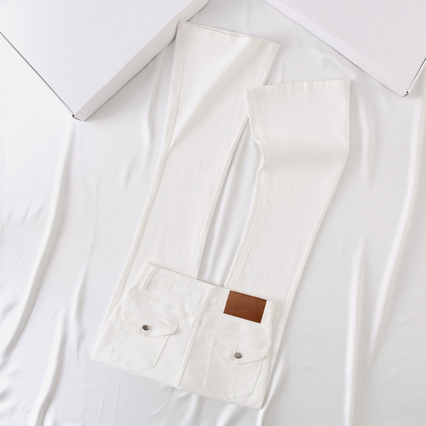 it :CHOCOOLATE白色微喇牛仔裤女高腰修身显瘦弹力设计感喇叭裤子