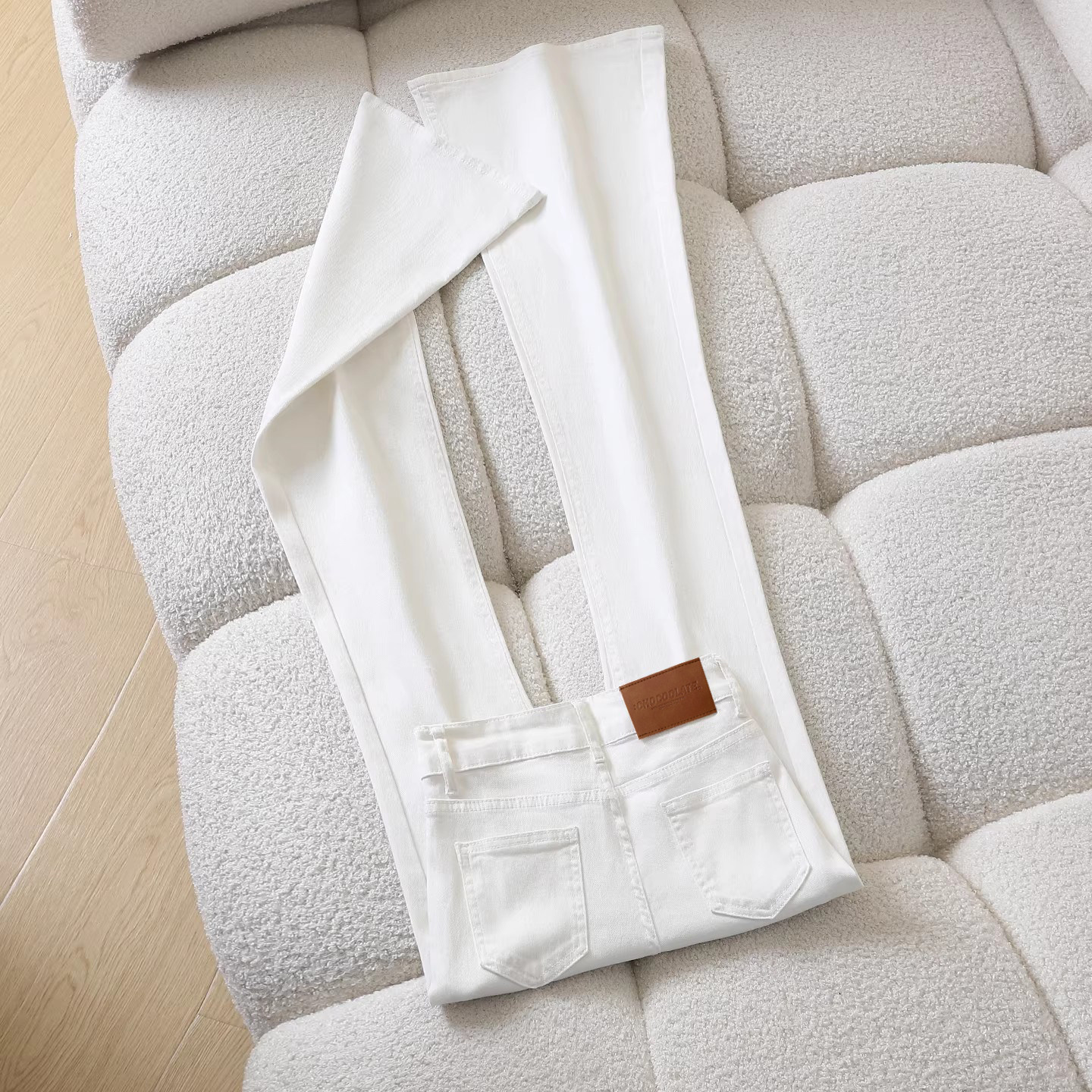 it :CHOCOOLATE白色高腰微喇牛仔裤女2026春秋修身显瘦拖地喇叭裤