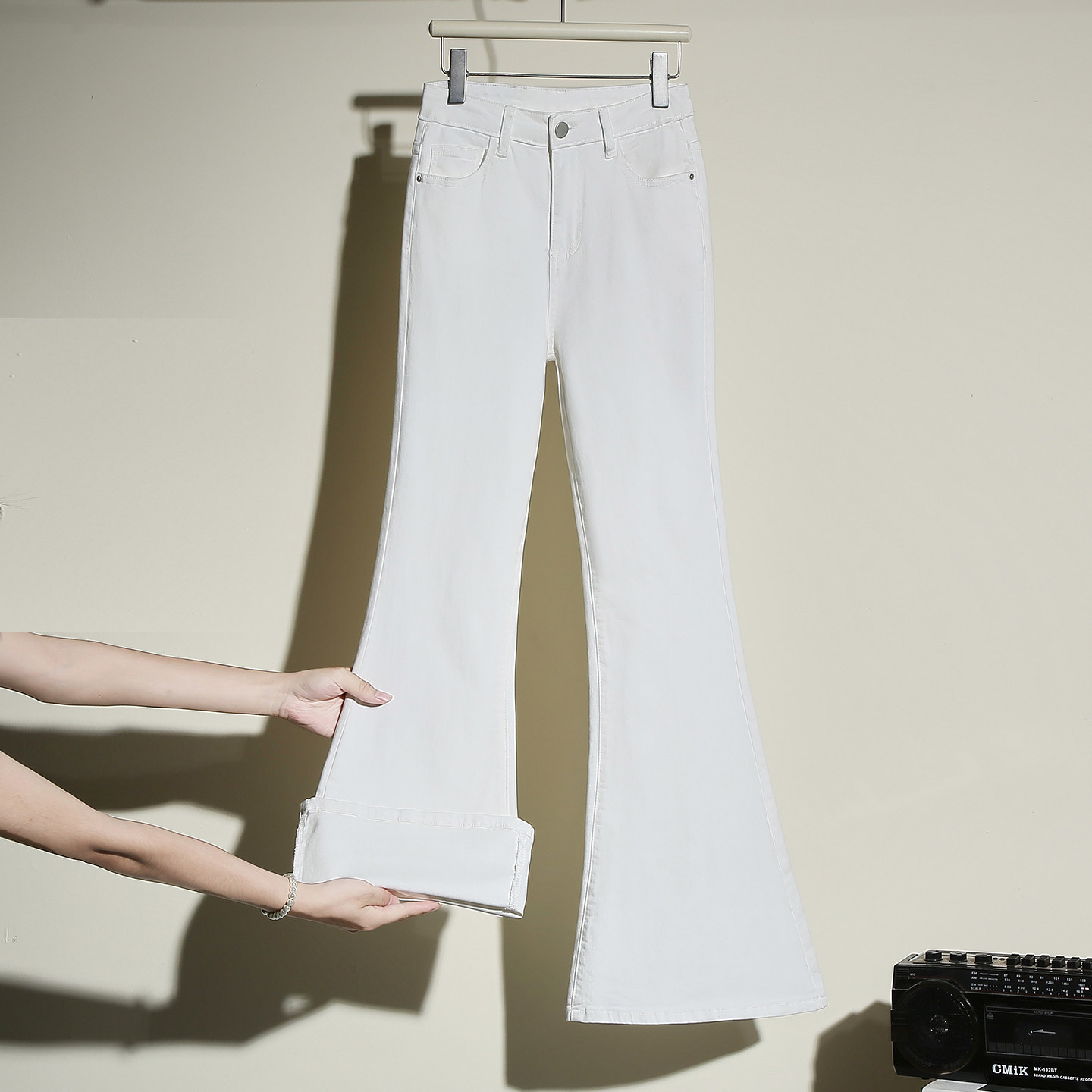 it :CHOCOOLATE白色复古微喇牛仔裤女小个子高腰修身显瘦喇叭裤