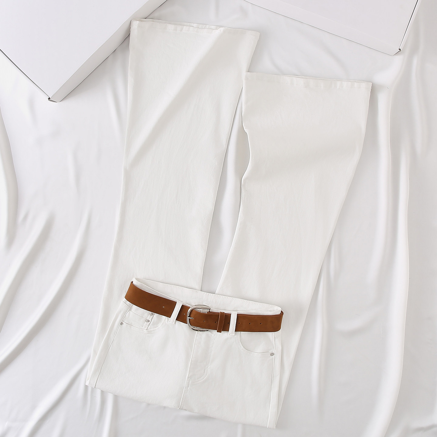 it :CHOCOOLATE白色微喇牛仔裤女高腰修身显瘦弹力不贴腿喇叭裤子