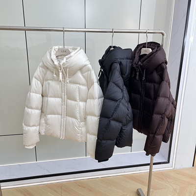 缎面零压感宽松短款连帽羽绒服女