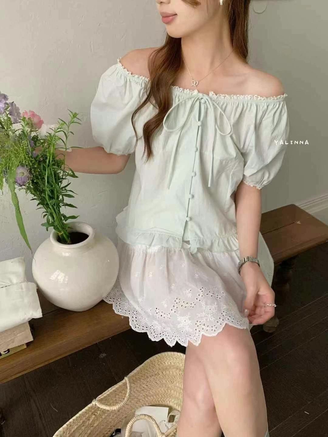 YALINNA 雅琳娜 系帶蕾絲邊短袖上衣女甜美法式別緻泡泡袖娃娃衫