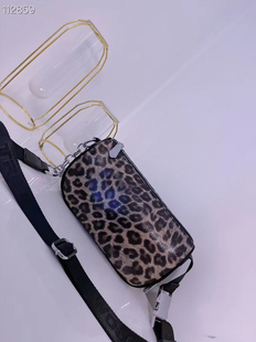 野狼部落 WILD WOLF TRIBE 高級感單肩斜挎包ins鏈條包底部雙拉鍊