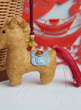 晗颖手工材料包 布艺金黄色生肖马材料包视频教程