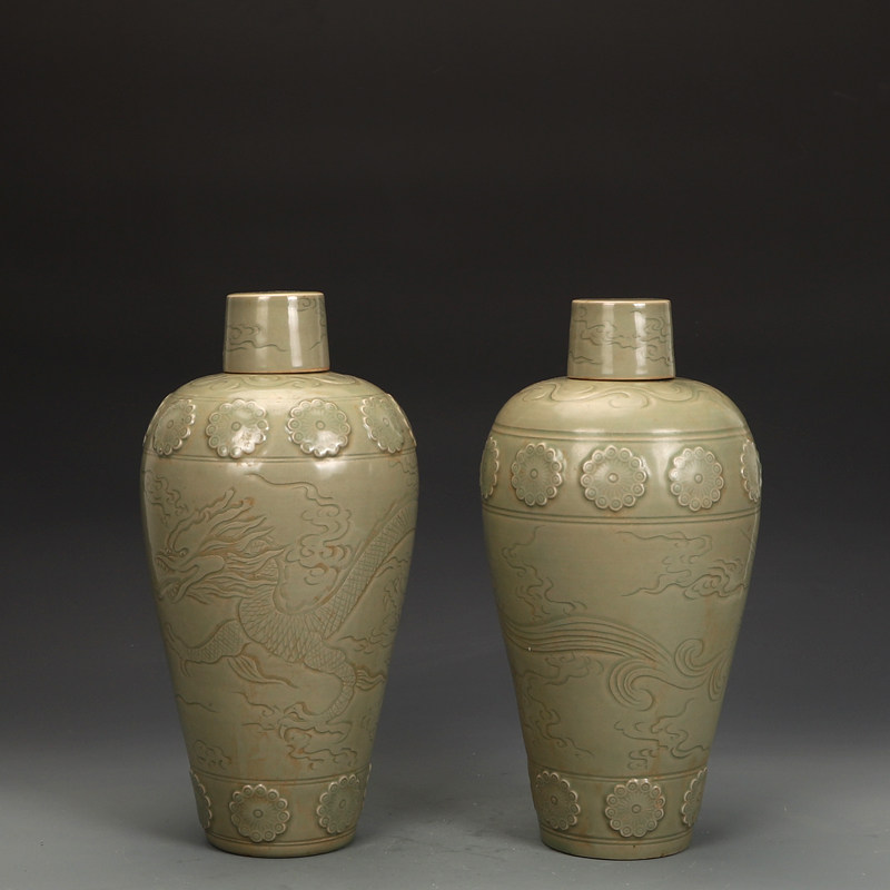 五代越窑秘色瓷雕刻龙纹带盖梅瓶一对古董古玩旧货老货收藏摆件