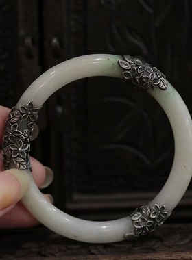 贰千金手工錾刻海棠花老翡翠手镯