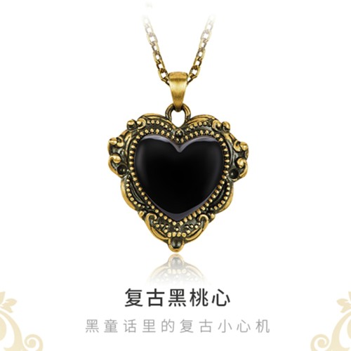 MONOG0周大幅黑桃心项链