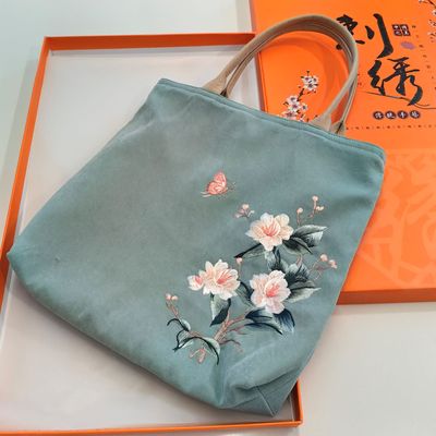 老阊门复古刺绣手拿包