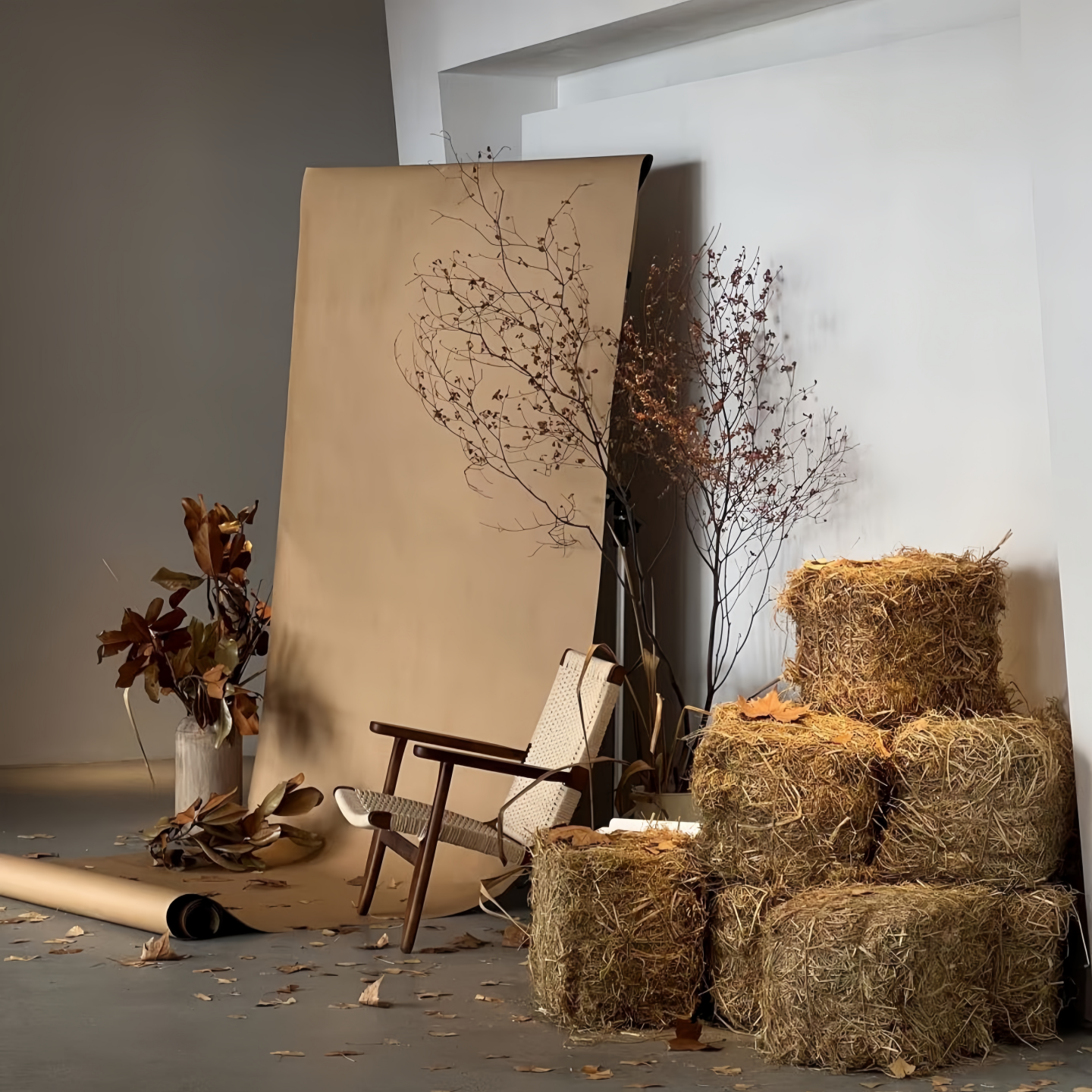 秋季氛围长卷牛皮纸卷草垛商场橱窗造景装饰摆件秋日落叶打卡布置