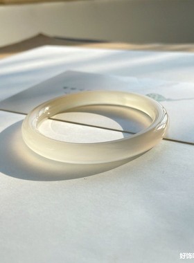 2026马料冰白玉髓扁条玛瑙手镯圆条香槟金冰透水润玛瑙镯女士清新