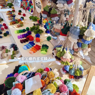 现货 泰国清迈小众设计师市集手工毛球流苏菜篮子草编三角包挂件