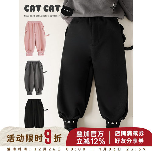 两侧开袋，三角形装饰袋盖裤子