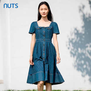 裙子423102260 方领复古印花收腰显瘦牛仔短袖 NUTS女装 连衣裙夏季