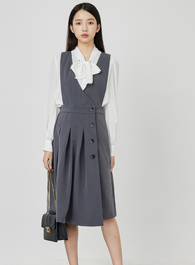 oldcolour修身V领背带裙2022秋时尚职业通勤连衣裙O31104051B-799