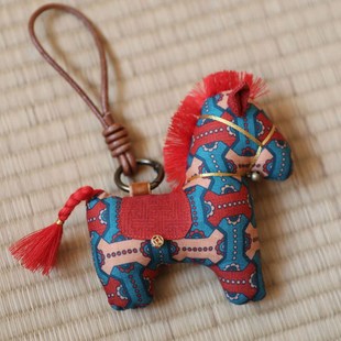 新款布艺小马挂件香囊香包春节过马年中式文创挂S饰《逐风驹》飨