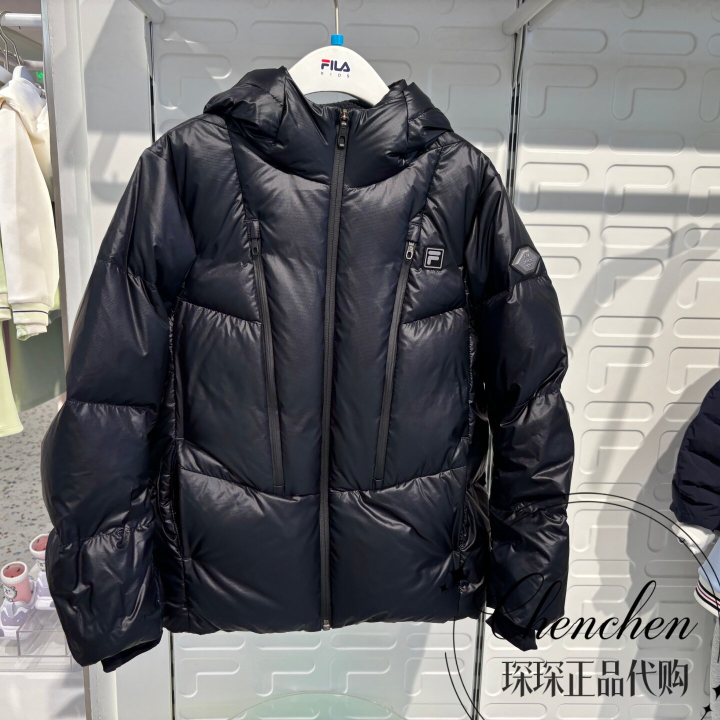 斐乐冬款男大童连帽鹅绒羽绒服