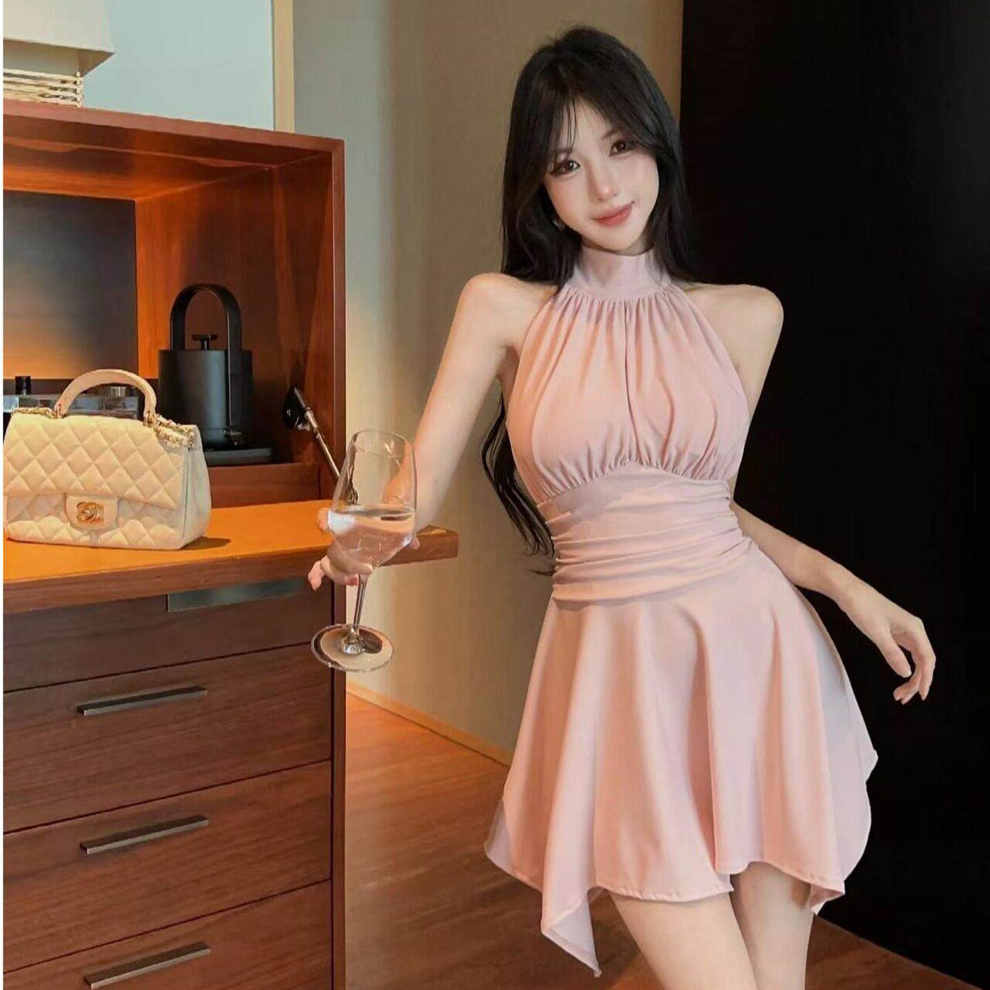 无袖挂脖连衣裙女性感露肩纯欲气质收腰不规则夜场辣妹蹦迪短裙子