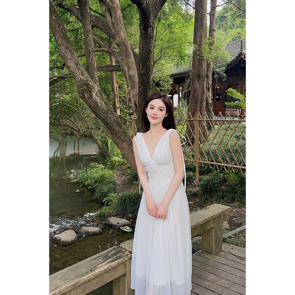 nicky 『限时3折起』白色无袖高腰连衣裙女秋季高级感新款气质