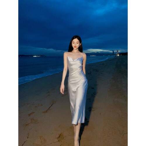 度假风丝滑重磅海蓝色吊带裙