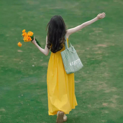 西西里风情吊带连衣裙女夏绝美氛围感海边旅游度假穿搭拍照长裙子