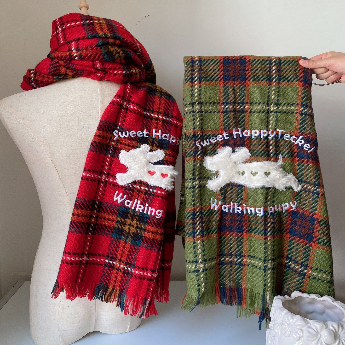 圣诞配色红色绿色磨毛感编织狗狗猫咪可爱学院风格子围巾本命红色