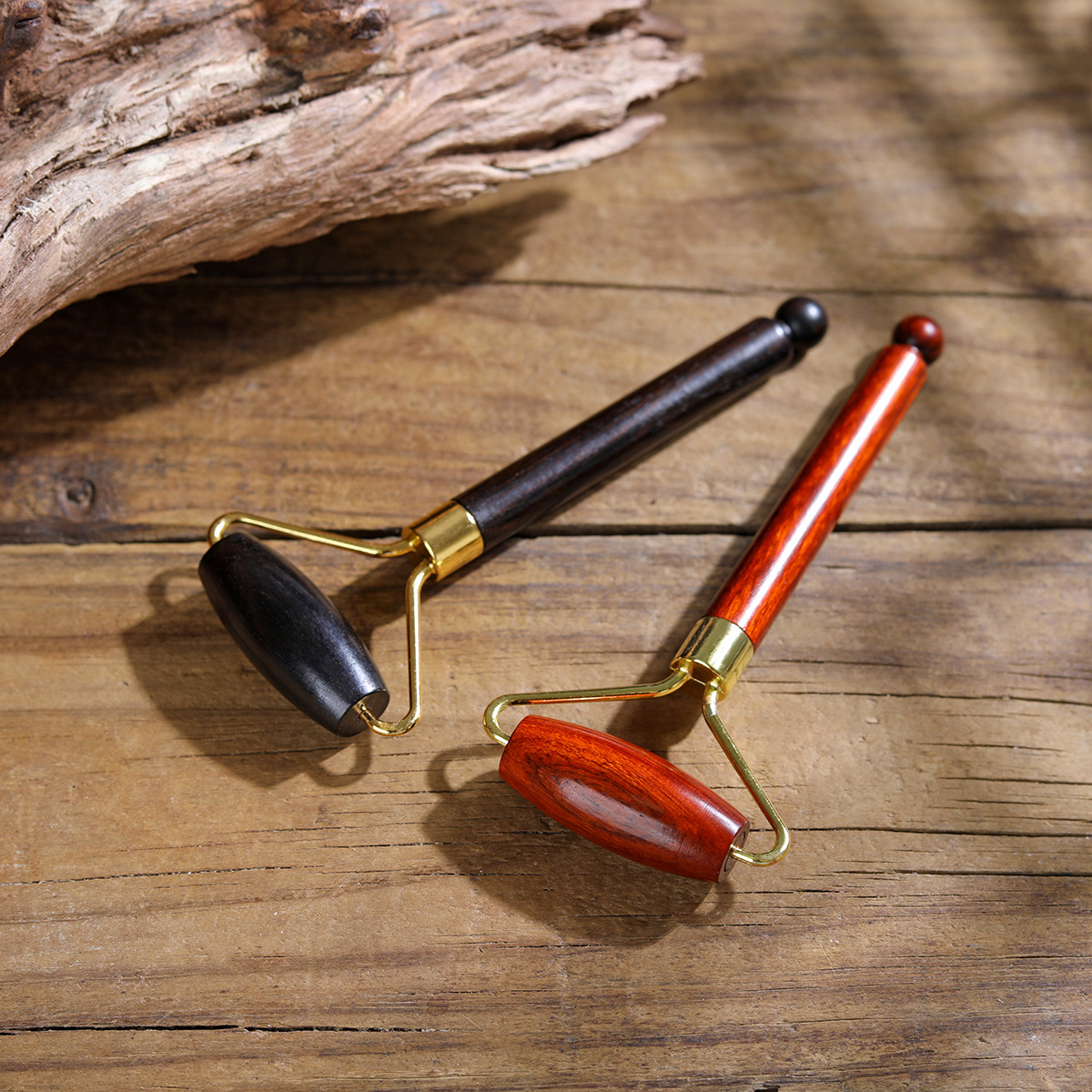 脸部按摩轮檀木滚轮脸部滚动提拉工具紧致脸按摩棒揉捏下颚拔筋棒