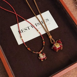 原创新中式轻奢小马吊坠项链女红色串珠锁骨链设计师款毛衣链长链