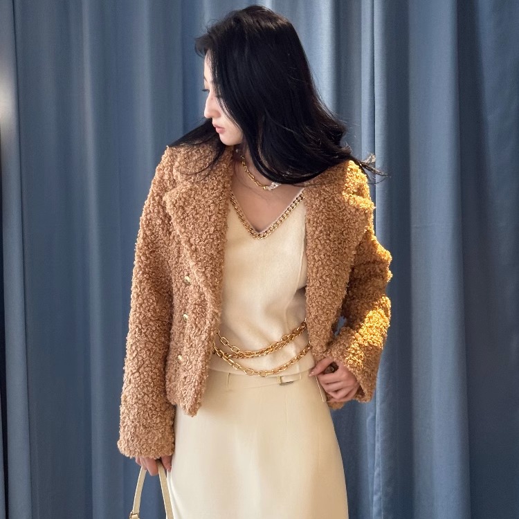 【4折】LOST GENERAL驼色夹克链条白背心 DIONLEE开衩半裙