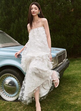 Three Quarters25SS 白色立体剪花吊带抹胸花朵连衣 裙