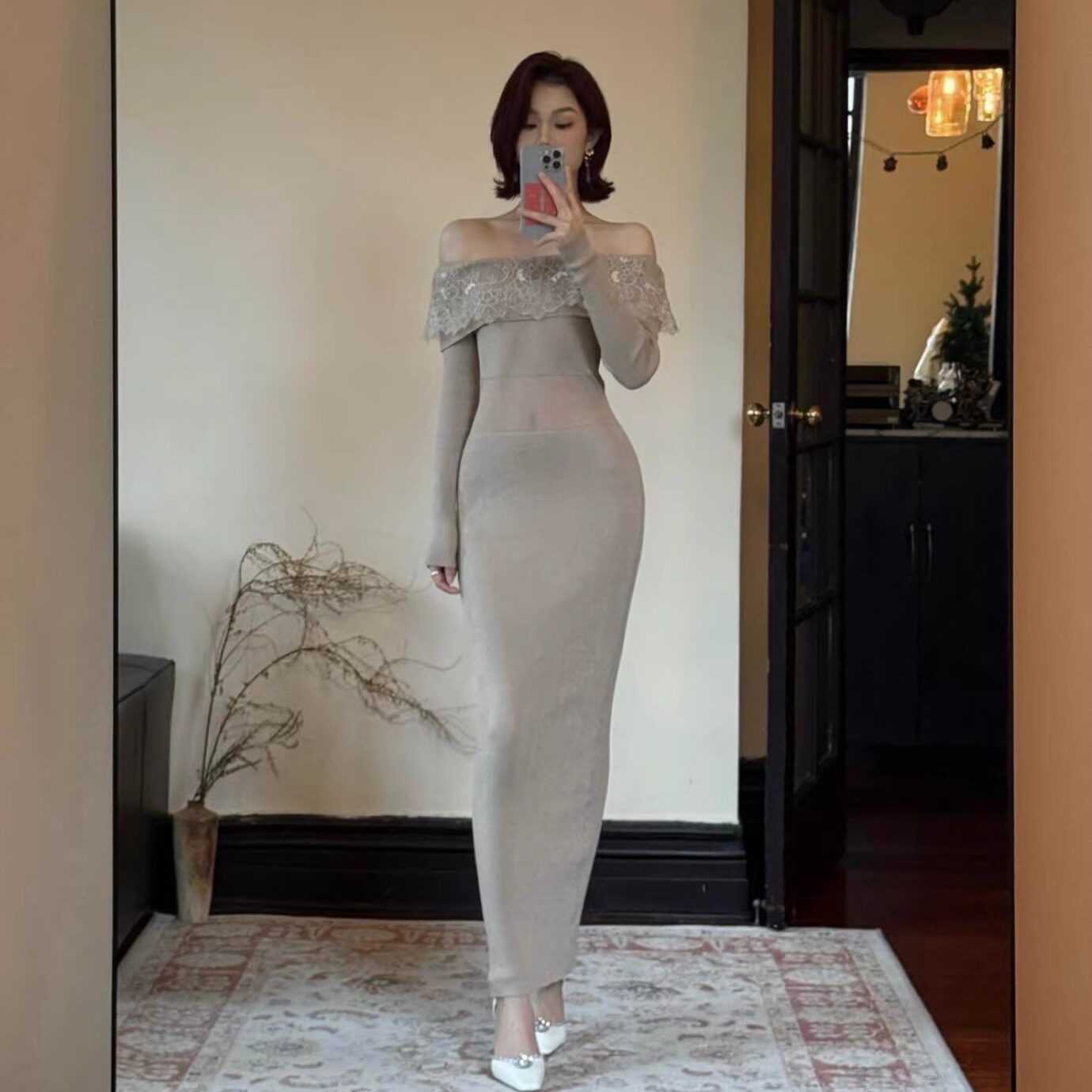 NONETONE · 蕾丝拼接一字肩翻领修身透视针织连衣裙