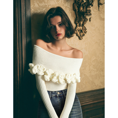 WITH HER 25AW Juliette一字肩针织弹力钩花上衣