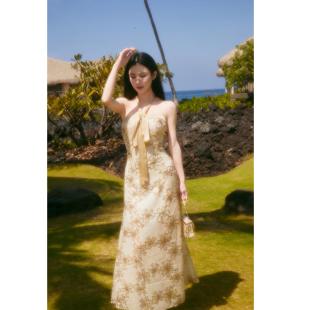 䦫金花影重工绣片挂脖⻥尾连衣裙 chen2026SS Wardrobes