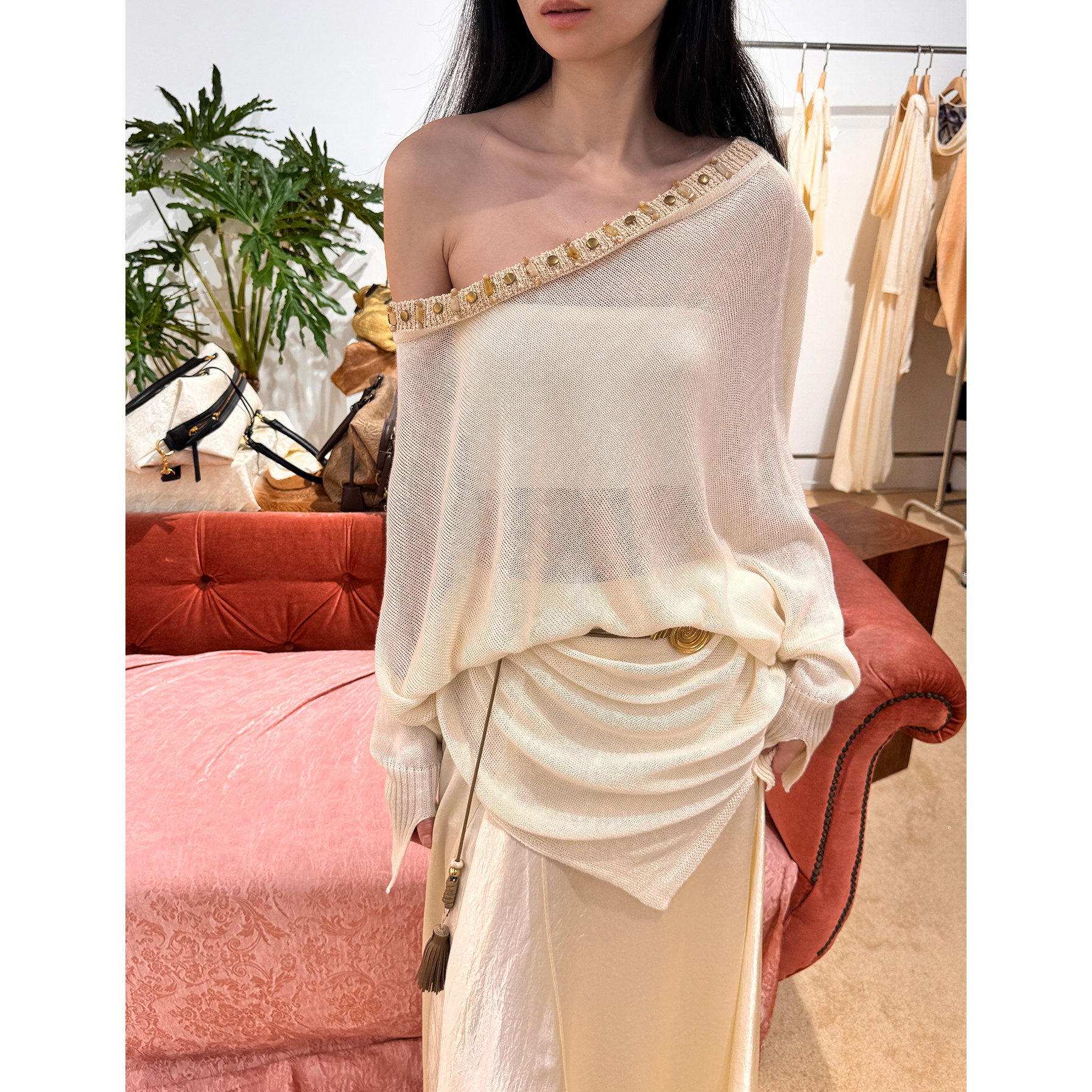 XU ZHI 26春季新品 钉珠饰边亚麻混纺斜肩宽松针织上衣,女装/女士精品,时尚套装,淘宝优惠券,粉丝福利购,淘宝优惠卷