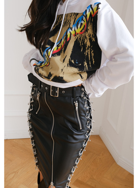 【清货折】LOST GENERAL白色摇滚连帽卫衣仿皮拼接别针包臀裙