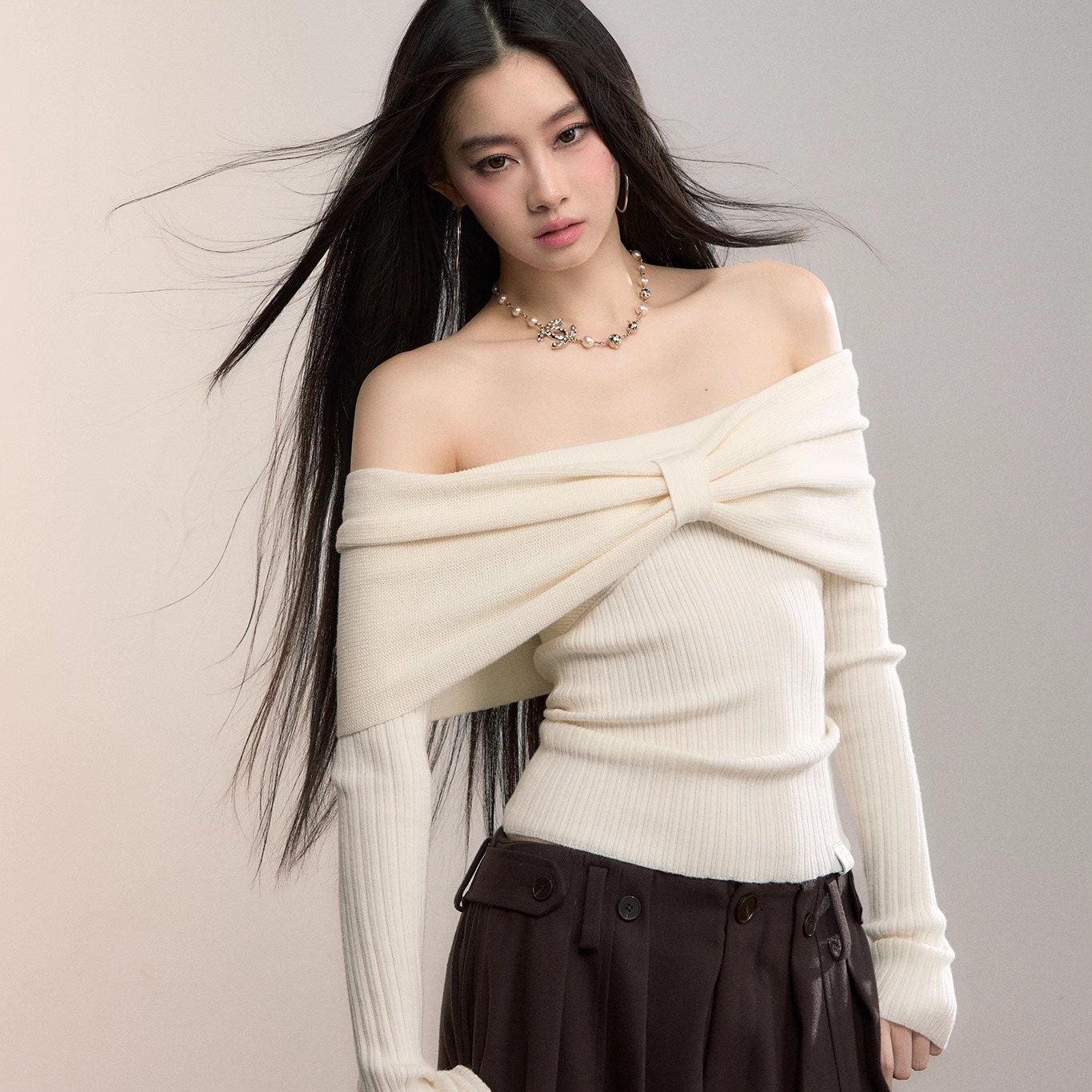 VIAPITTI 25AW 蝴蝶结一字肩坑条针织打底