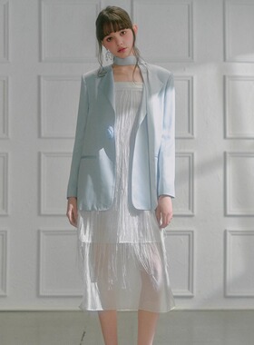 GUO JINGYI 25SS 蓝缎珠边燕领西装外套白色流苏慵懒吊带裙