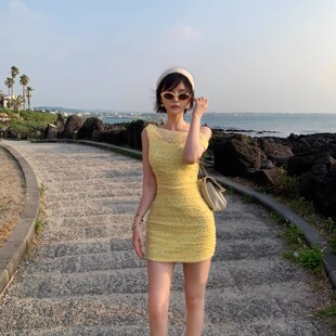 Ceremonies植绒波点网纱斜肩荡领包臀裙 The Sheer Luck