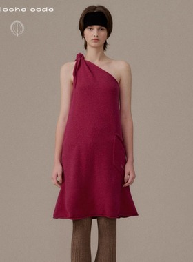 o cloche code_羊绒斜肩系带连衣裙