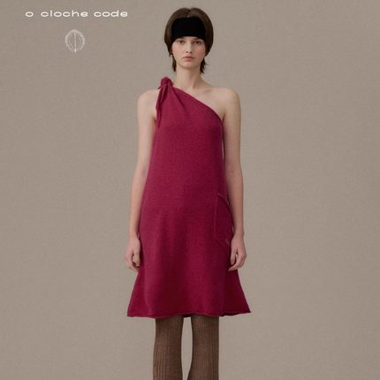 o cloche code_羊绒斜肩系带连衣裙