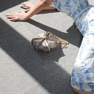 清货折 Cult Gaia 金属圆形宴会手提包宴会包