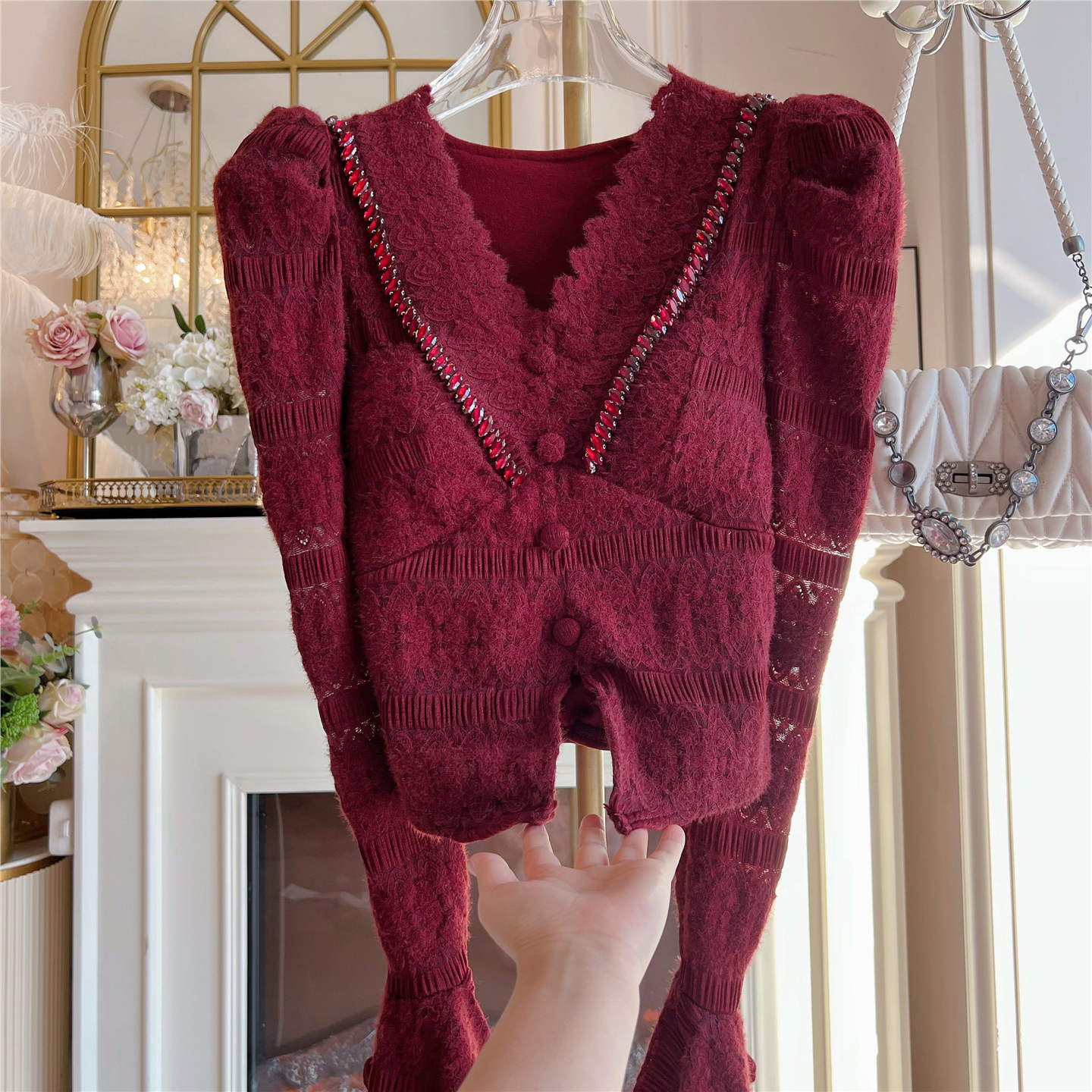 复古红加绒蕾丝衫女装设计感重工镶钻修身显瘦v领喇叭袖气质小衫,女装/女士精品,蕾丝衫/雪纺衫,淘宝优惠券,粉丝福利购,淘宝优惠卷