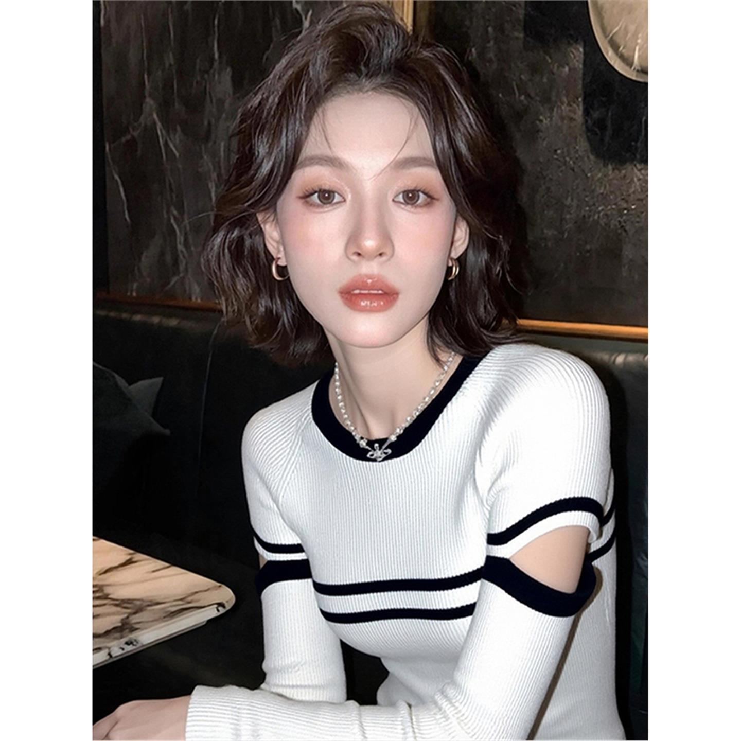 秋冬新款镂空条纹拼色针织打底衫