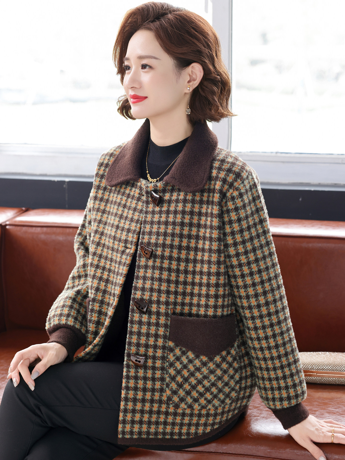 妈妈外套2025新款春秋装中老年人女洋气高贵格子秋冬休闲毛呢上衣