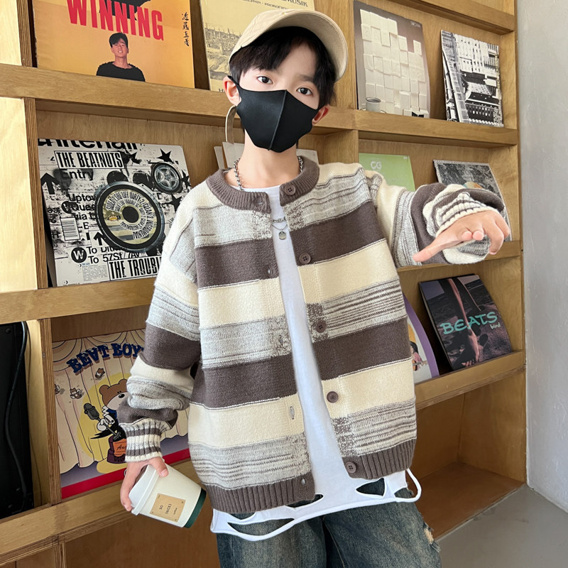 男童慵懒条纹渐变撞色针织开衫