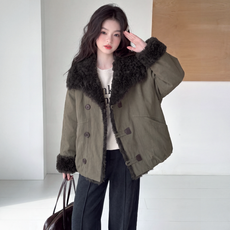 秋冬毛绒领加厚保暖双排扣棉服