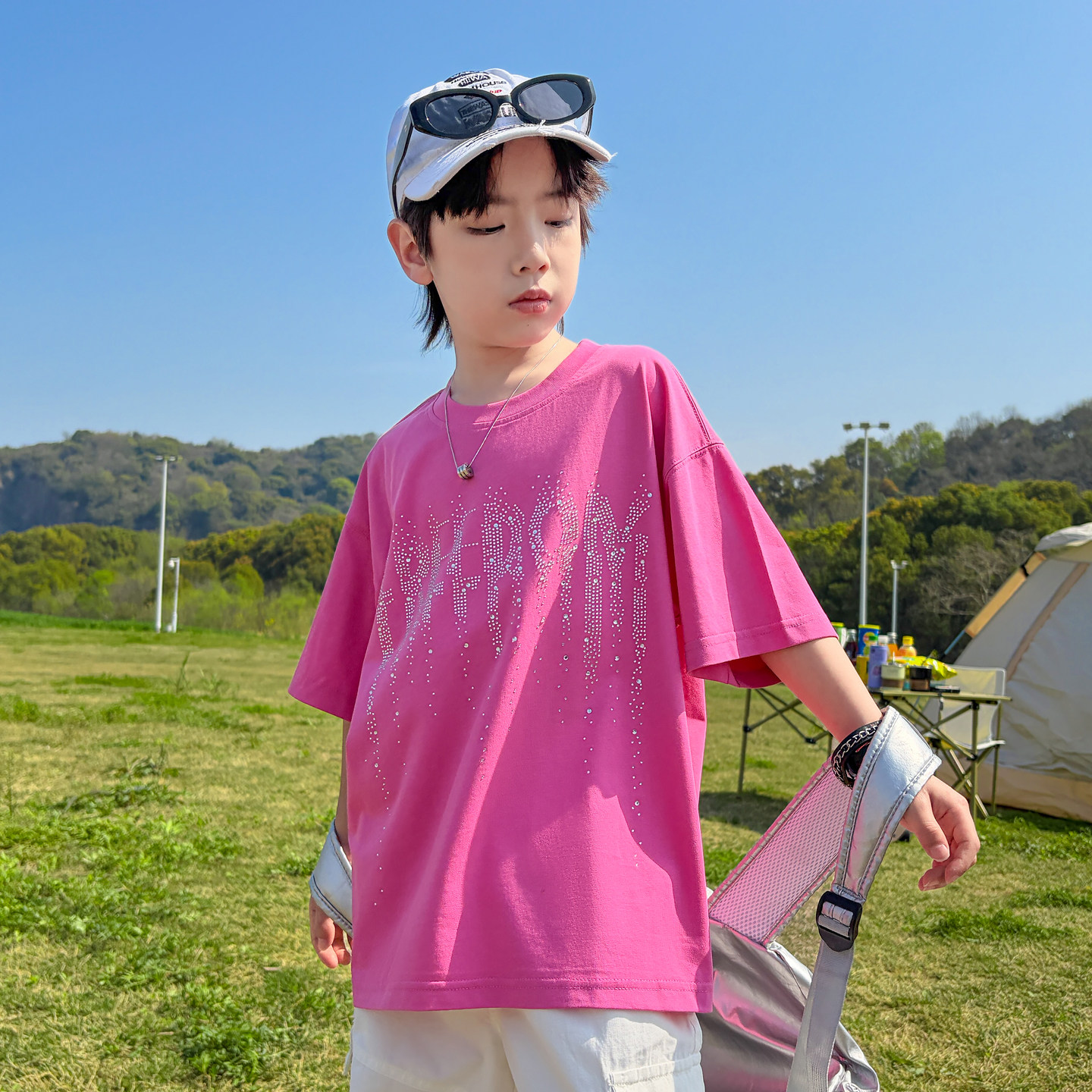 男童夏季烫钻字母宽松短袖T恤图片