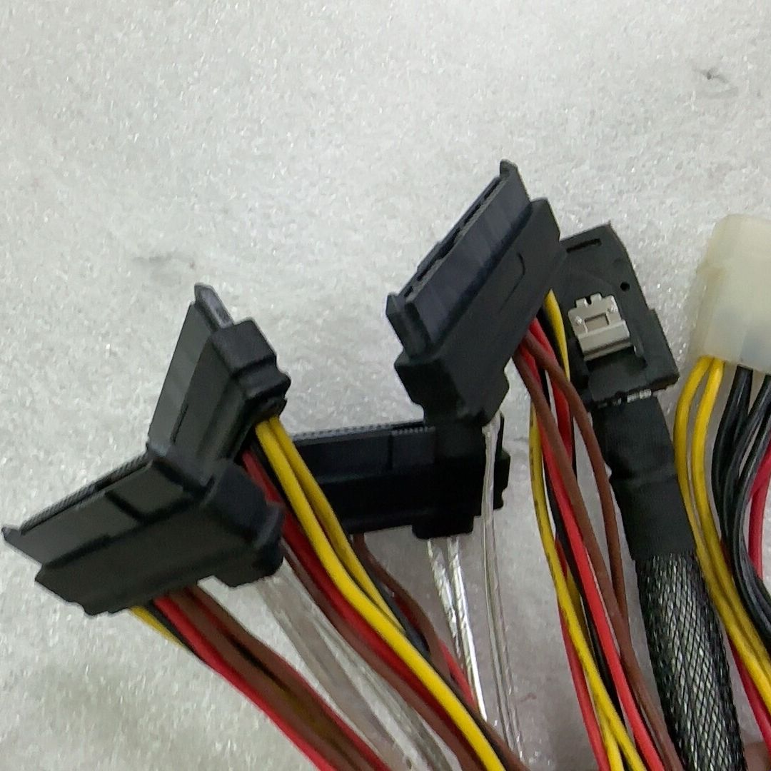 Mini SAS线SFF8087转8482 一分四sas线