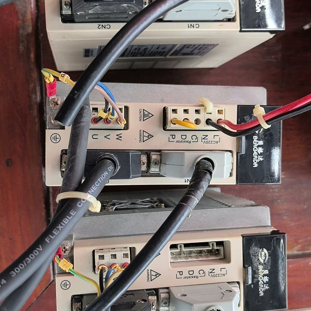 拆机贝格达伺服驱动器SDB08NK8 一共有 功能正