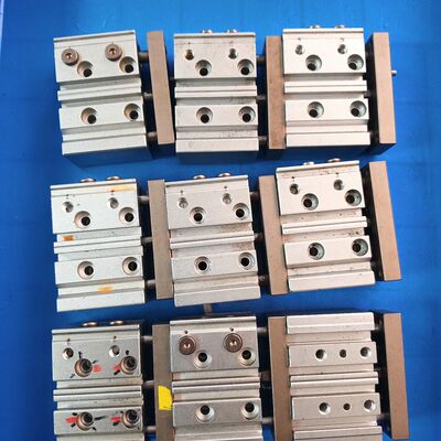 气缸 型号TCL12X10S 拆机品。